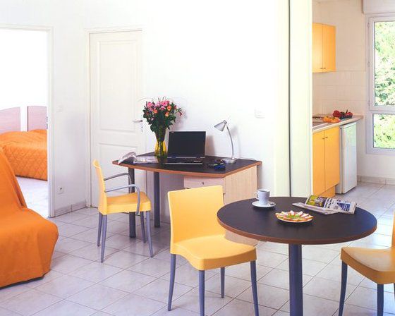 Suite Home**** Aix En Provence Sud - Bouc Bel Air Restaurant photo